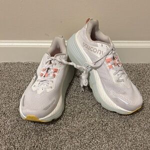 Saucony Hurricane 24 (9.5 WIDE) for Women✨